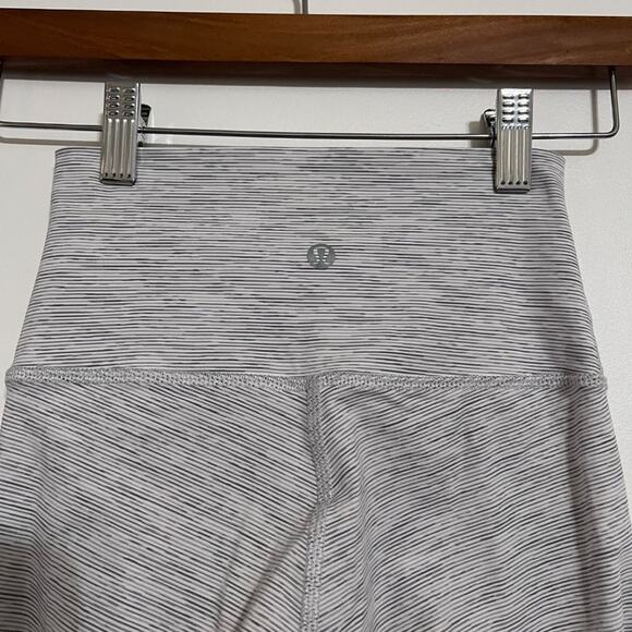Lululemon White and Grey High Rise Wunder Under 25" Leggings - Picture 5 of 6